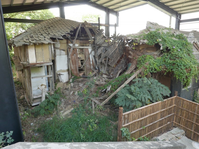 苗栗縣歷史建築通霄神社神休憩所，修復工程案開工，預計明年底完工。（記者彭健禮翻攝）