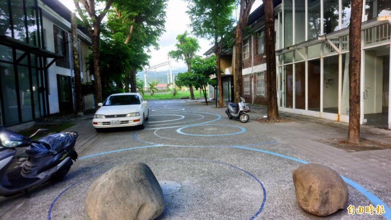 可惜 枋寮f3藝文特區點交台鐵竟要縣府砍樹除草拆雨遮 生活 自由時報電子報