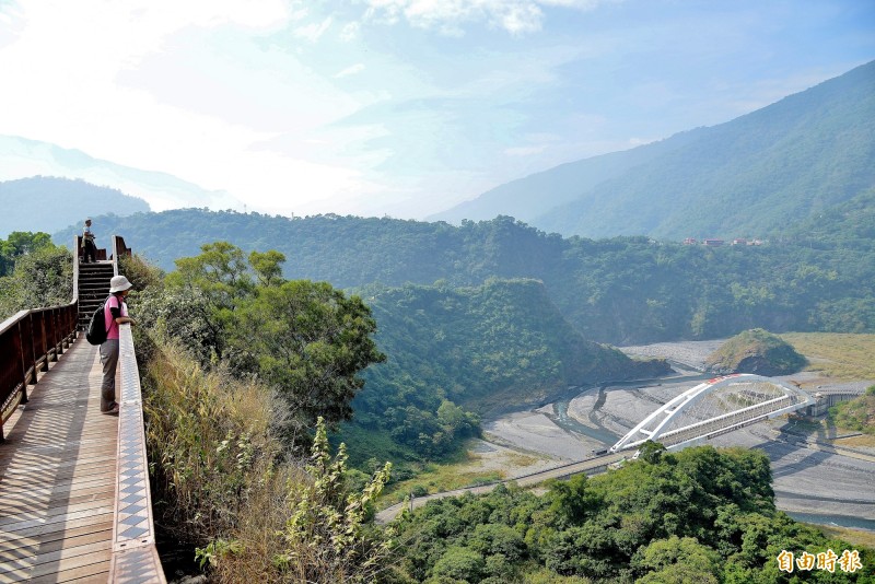 茂林龍頭山小長城步道6月15日至11月底將封閉整修。（資料照，記者許麗娟攝）