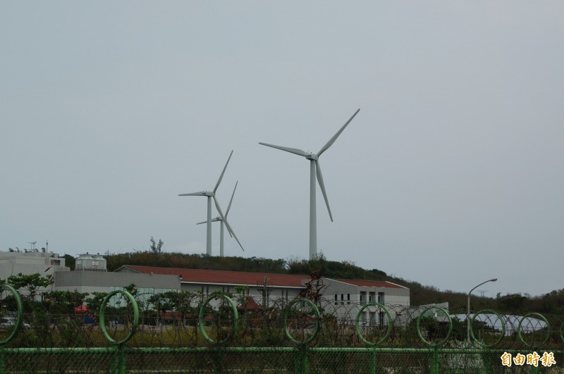 屏東縣長潘孟安認為屏東具有發展離岸及陸域風力發電潛力。（記者李立法攝）