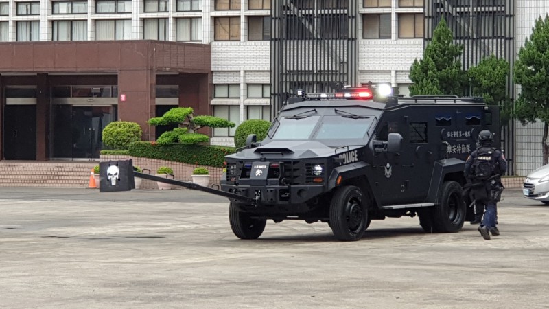 警政署保一總隊編列近2千萬元預算，以反恐名義添購該輛特種裝甲車Lenco Bearcat G2。（警方提供）