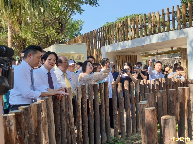 賴清德今天下午到新竹市立動物園，大推國內旅遊，也說動物園改造後，寬敞舒服，歡迎全國民眾來體驗。（記者洪美秀攝）