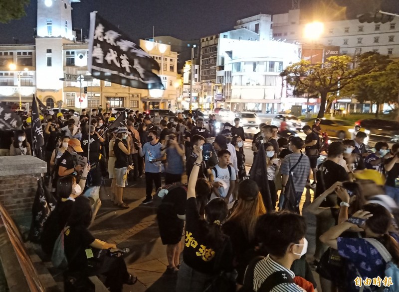 南市議員李宗翰關切反送中滿週年議題，提出目前在台南的港澳生可能面臨的生活困境。（記者王姝琇攝）