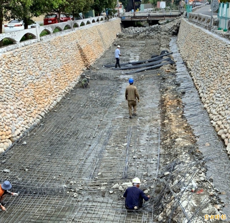 南投市三和大排積極進行水圳景觀改善工作。（記者謝介裕攝）