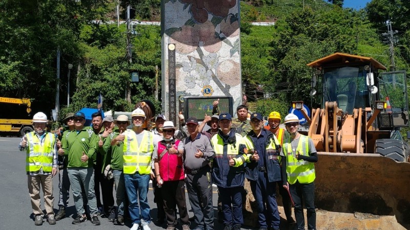 公路總局谷關工務段邀梨山各單位，辦理大梨山地區大型路清專案。（谷關工務段提供）