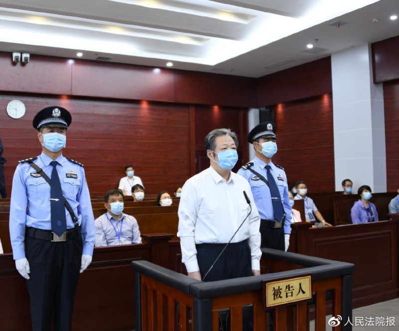 中国贪官又添一,烟草专卖局副局长收贿巨款遭判刑