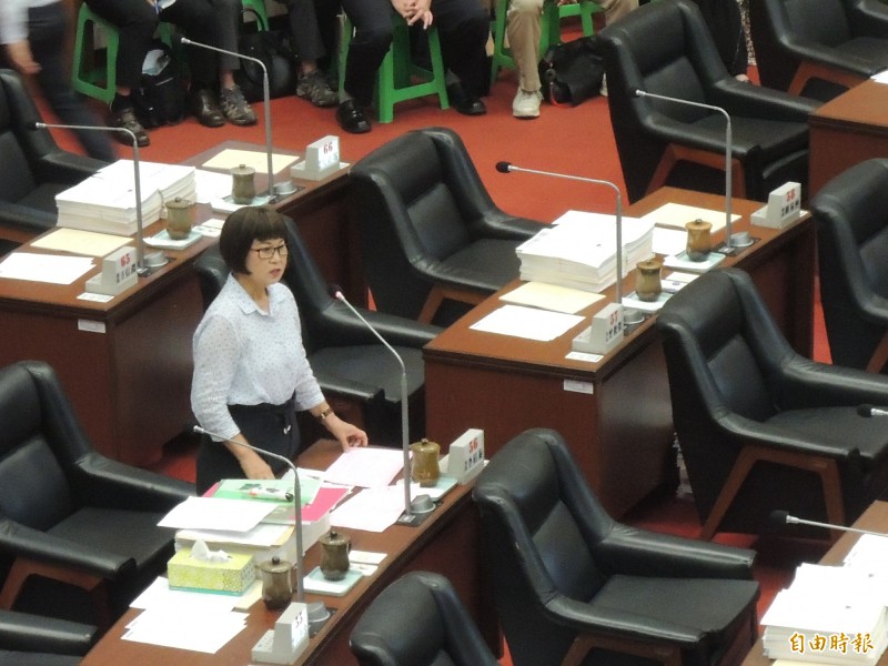 民進黨高市議員李喬如關心「區長們」8月15日能否嚴守行政中立。（記者王榮祥攝）