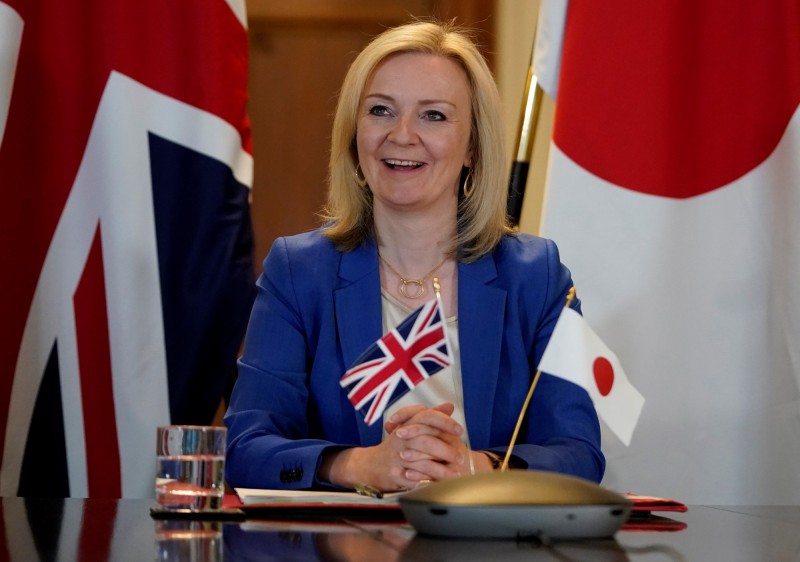 英國財政部首席秘書特拉斯（Liz Truss，見圖）與日本外交部長茂木敏充（Toshimitsu Motegi）透過視訊會議商談貿易協議。（法新社）