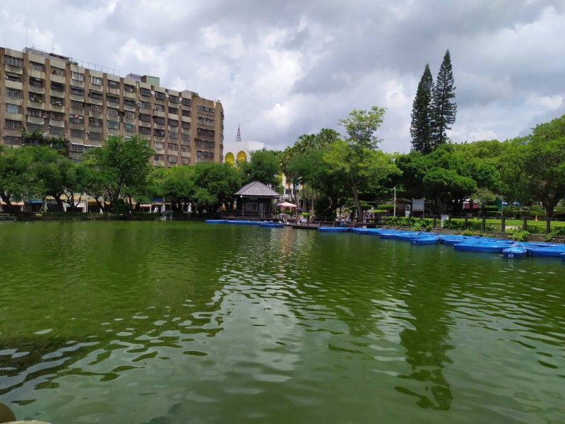 台中公園日月湖是昔日台中人專屬的浪漫回憶。（記者許國楨翻攝）