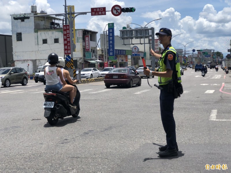 端午連假首日出遊車潮多 8旬老翁騎機車差點誤闖國道