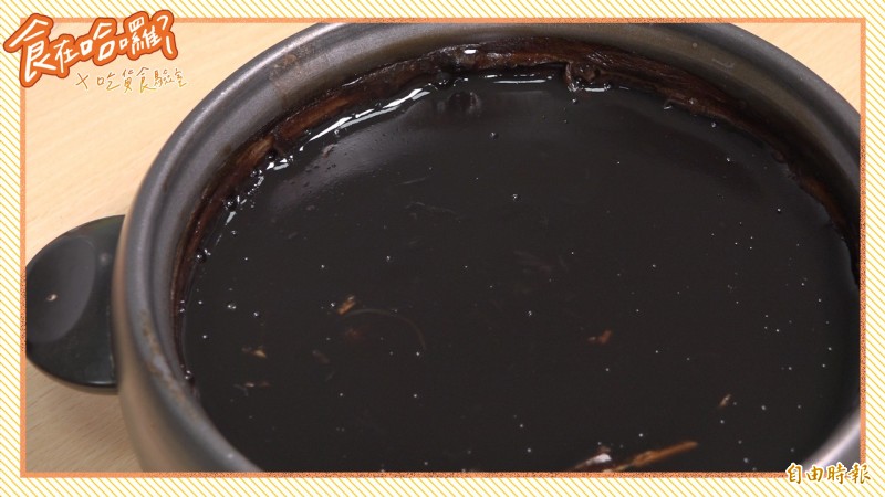 清涼退火的龜苓膏是許多人在炎夏愛吃的甜點之一。(影音製圖) 清涼退火的龜苓膏是許多人在炎夏愛吃的甜點之一。(影音製圖)