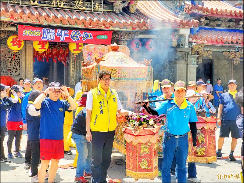 竹南慈裕宮媽祖出巡 端午「祭江洗港」