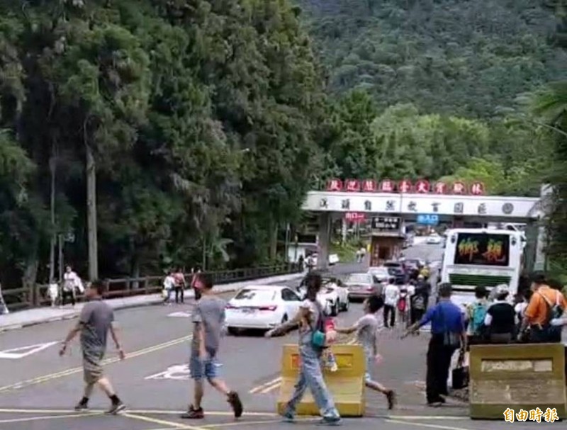 塞車 端午連假第2天溪頭又見大塞車 每日娛樂大小事