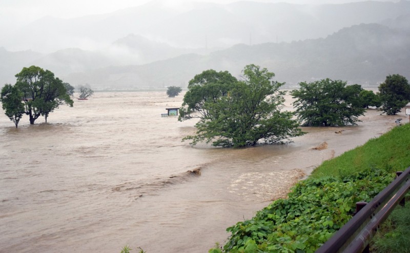日本熊本縣河川氾濫。（歐新社）