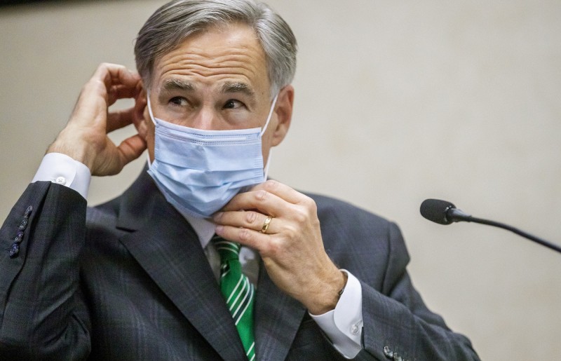 德州州長艾波特（Greg Abbott）於2日頒布德州的口罩配戴令，無法配合者可能會被罰款。（美聯社）