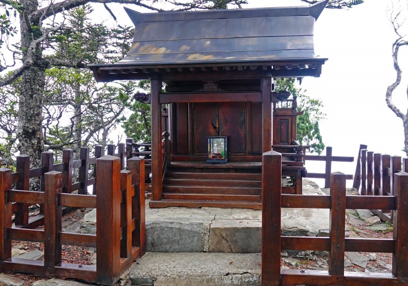 繼撒紙錢後 全台最高山神廟玉山西峰被擺觀音像 生活 自由時報電子報