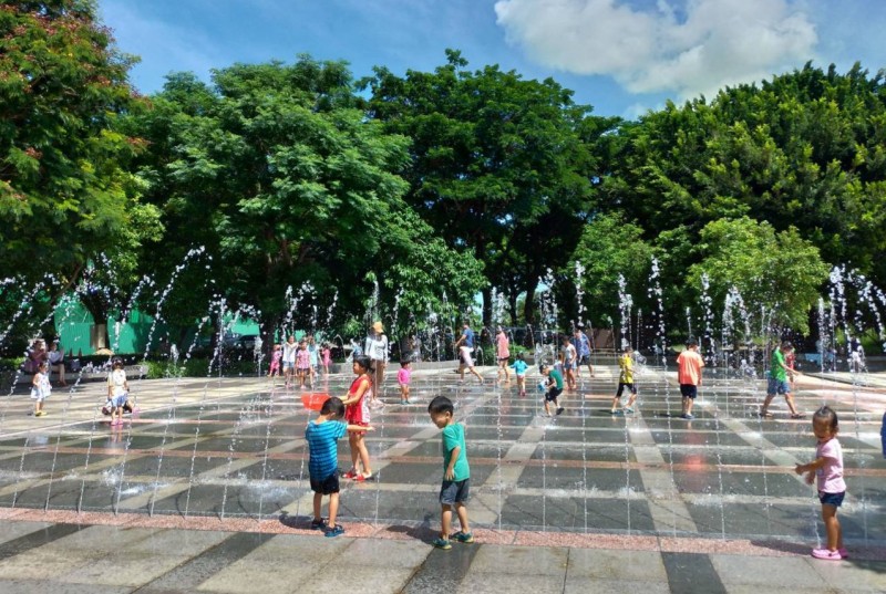 台南佳里蕭壠親水公園水舞 暑假加碼演出