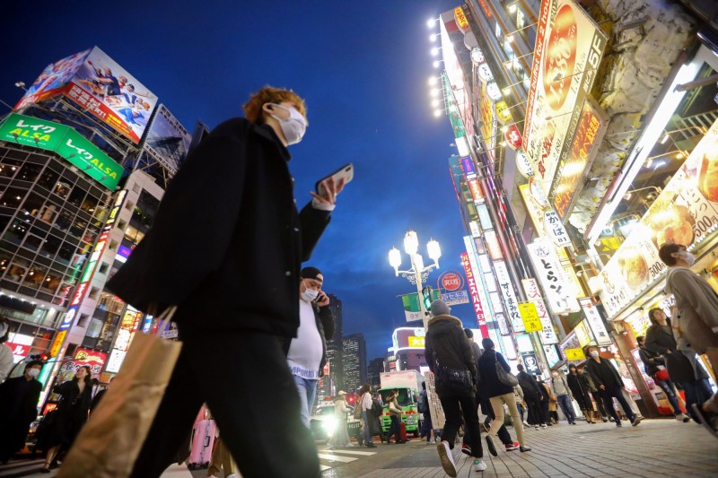 日本從2月起陸續禁止129國人士入境,隨著疫情趨緩及考慮經濟社會活動,第一波針對商務人士鬆綁入境措施,是與越南、泰國、澳洲、紐西蘭4國磋商,第2波將與日本往來較多的台灣、中國、韓國等國磋商。圖為東京街頭。(路透資料照) 日本從2月起陸續禁止129國人士入境,隨著疫情趨緩及考慮經濟社會活動,第一波針對商務人士鬆綁入境措施,是與越南、泰國、澳洲、紐西蘭4國磋商,第2波將與日本往來較多的台灣、中國、韓國等國磋商。圖為東京街頭。(路透資料照)