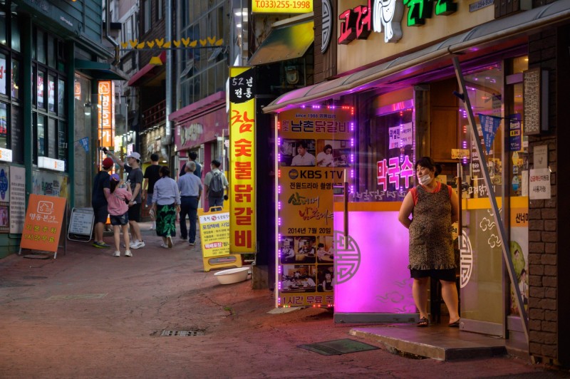 韓國政府為振興旅遊業擬開放「旅遊泡泡」，與周邊國家開放邊境旅行，有意將台灣列為首波開放名單。（法新社）