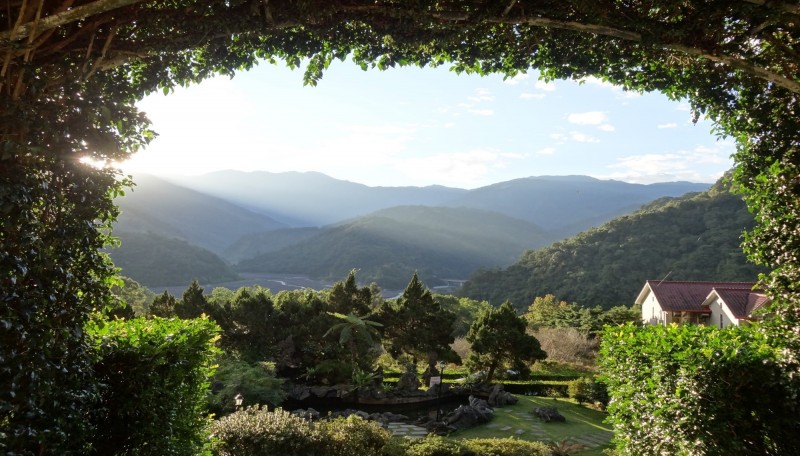 中央氣象局指出，今天（17日）高溫炎熱，東南部有焚風。（圖由馬告生態園區提供）