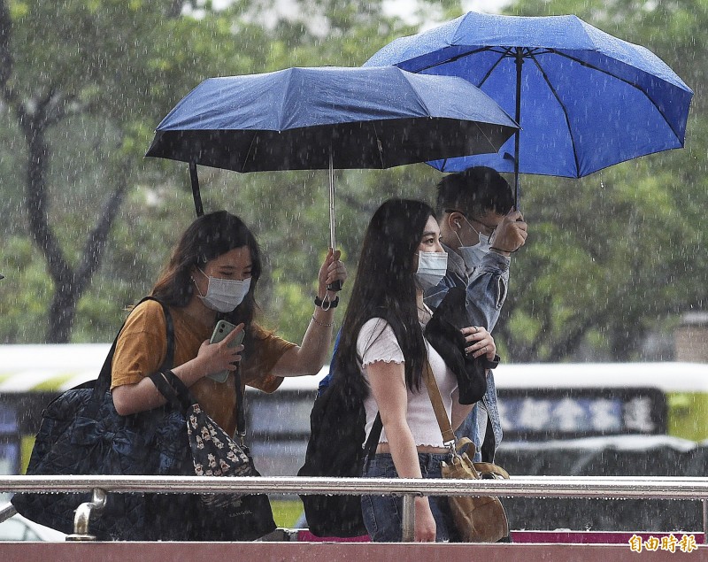 下班注意！中南部6縣市大雨特報 防雷擊、強陣風 生活 自由時報電子報