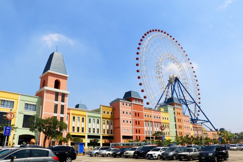 全台最大摩天輪SKY DREAM天空之夢，與麗寶OUTLET MALL。（觀旅局提供）