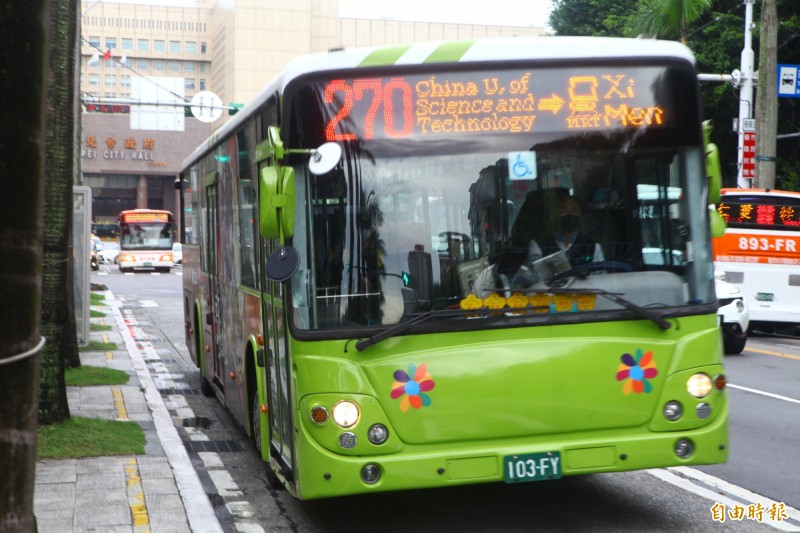 台北市公車評鑑委員將納入台北市民代表,提供3席,研擬開放15歲學生就能報名。(資料照) 台北市公車評鑑委員將納入台北市民代表,提供3席,研擬開放15歲學生就能報名。(資料照)