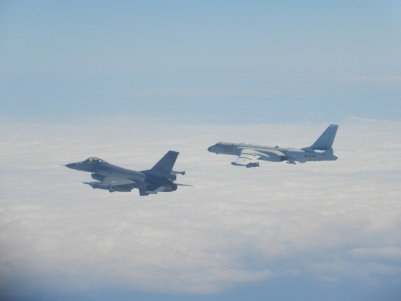 中共戰機凌晨闖入我國西南空域，國軍疑升空監控，台南民眾都聽到戰機起飛聲響。（資料照，國防部提供）