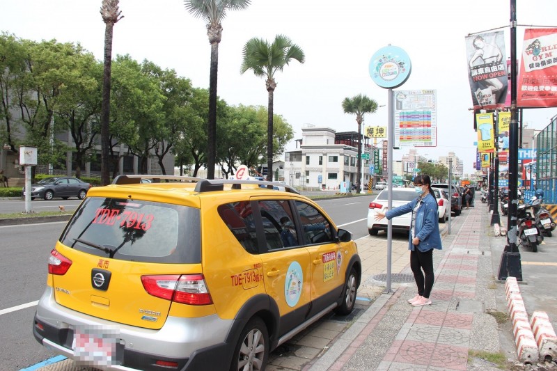 屏東縣政府在屏東市設置的小黃公車。(資料照,屏東縣政府提供) 屏東縣政府在屏東市設置的小黃公車。(資料照,屏東縣政府提供)