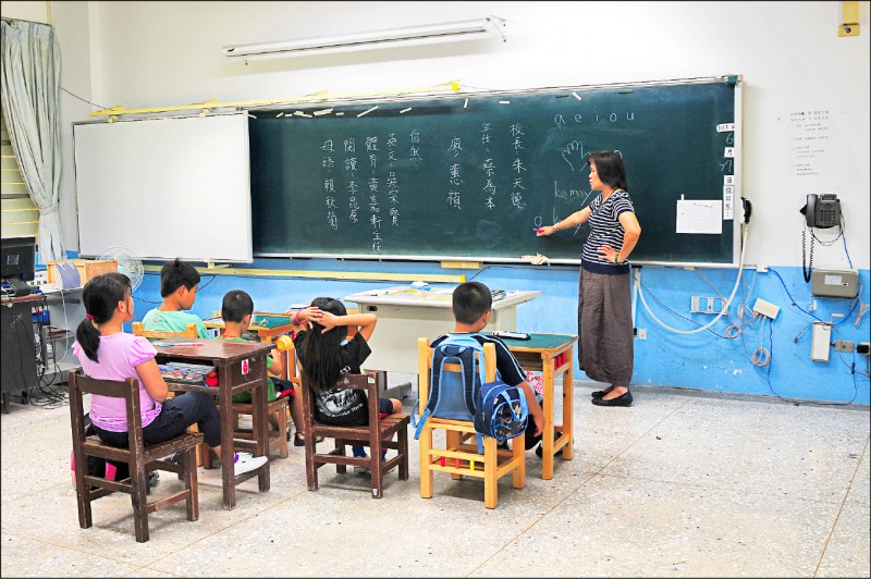 教部106年推「偏遠學校發展條例」，盼望改善偏鄉學校困境。（資料照）