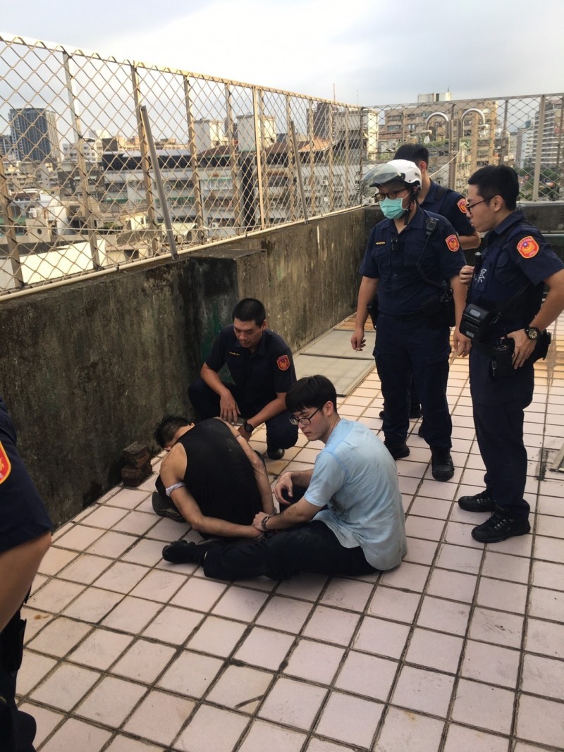 警連日埋伏追緝蜘蛛人竊嫌狼狽落網 社會 自由時報電子報 警連日埋伏追緝蜘蛛人竊嫌狼狽落網 社會 自由時報電子報