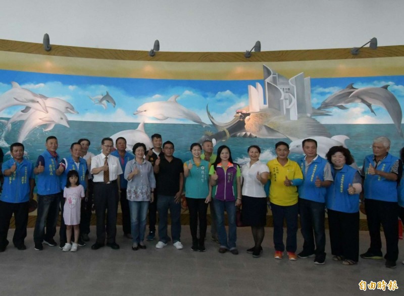 彰化縣伸港鄉自然生態教育中心今天啟用，並舉辦短期生態展覽活動，展期至8月30日止，即日起由縣府人員進駐，整合觀光資源，提供遊客諮詢服務，為帶動彰化西北角生態觀光，打開新的旅程碑。（記者湯世名攝）