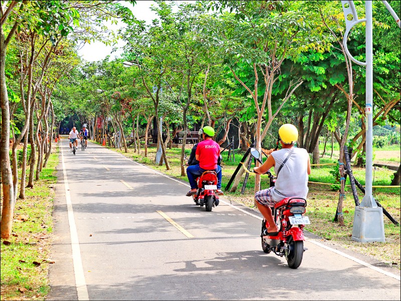 消基會調查:電動自行車新「市虎」 4成車速太快