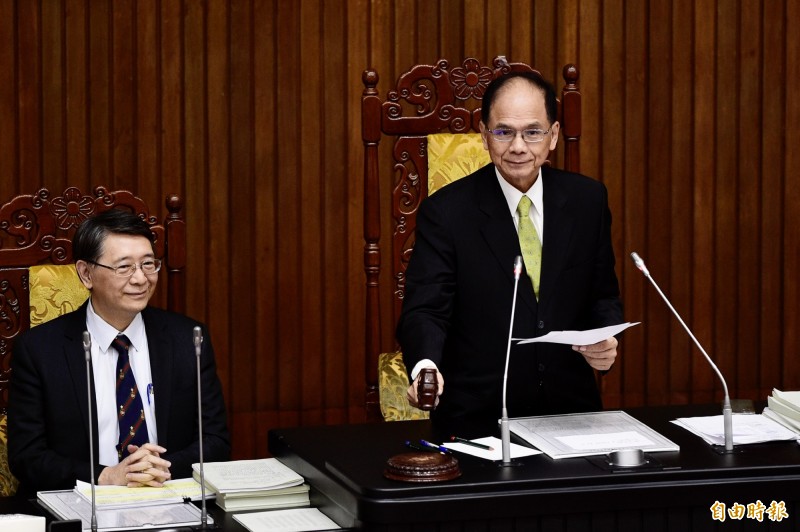 捷克參議長維特齊計畫本月底率團訪台，立法院長游錫堃（右）今日出席世界彰化同鄉會第9屆第2次會員代表大會，在會中再拋「立法院遷建」議題，他表示，「人家外國對國會是足尊重」，期盼各界能夠提供建議。（資料照，記者叢昌瑾攝）