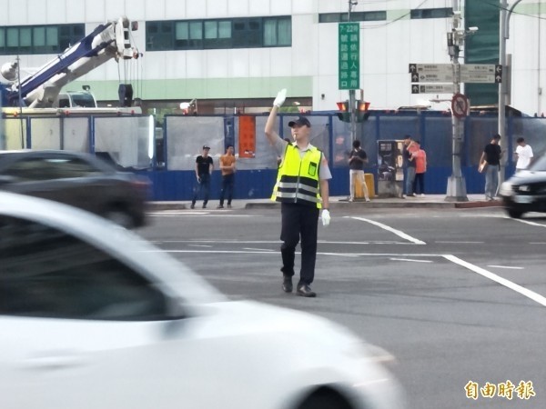 交通警察遇到交通違規可進行開單，圖為示意圖。（資料照）