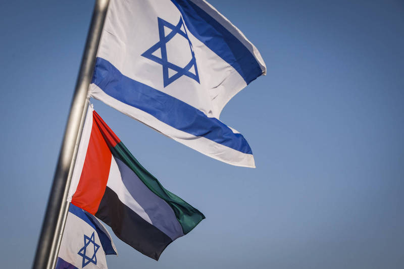 以色列與阿拉伯聯合大公國在8月13日簽署和平協議，宣布雙邊外交關係正常化，未來不僅帶動海灣國家與以色列建構外交關係，也替未來的軍事合作鋪平道路。（彭博）
