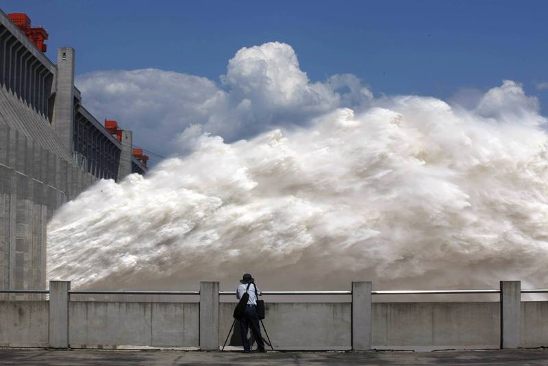 長江上游洪水湧入，三峽大壩明迎建庫以來最大入庫洪峰，預計流量將高達每秒74000立方公尺。（法新社）