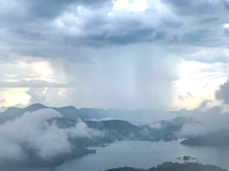 雨瀑移動灌日月潭 雲霧仙境絕美畫面曝光 生活 自由時報電子報