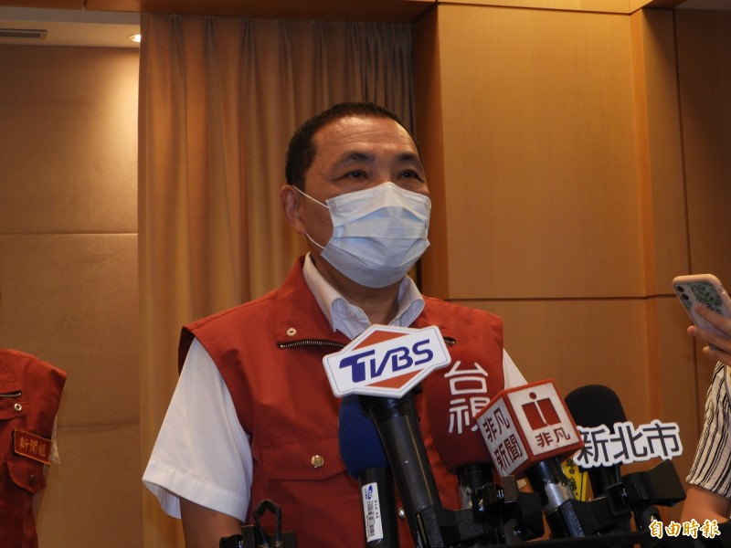 針對高中職以下境外生返國就學,須實施居家檢疫與全面採檢的政策,新北市長侯友宜認為,境外生都要篩檢,為何中央不考慮全面普篩?(記者賴筱桐攝) 針對高中職以下境外生返國就學,須實施居家檢疫與全面採檢的政策,新北市長侯友宜認為,境外生都要篩檢,為何中央不考慮全面普篩?(記者賴筱桐攝)
