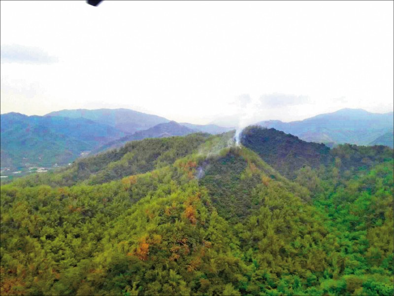 高雄市美濃地區今年清明節前後發生多起火燒山，調查後是縱火。（資料照）