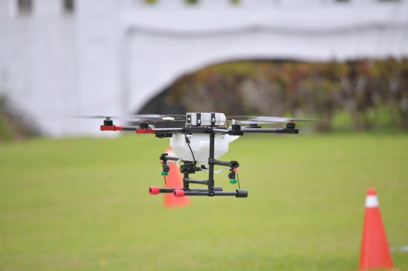 無人機目前被應用於智慧農業領域的比例日趨增加。（圖由花蓮縣政府提供）