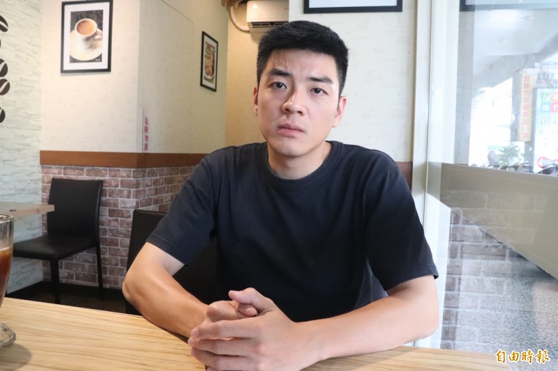 行政院潑漆遭判拘役，民進黨宜蘭縣黨部副執行長吳濬彥痛批，侮辱公署罪根本違憲，侵犯到人民的言論自由，他將與夥伴提出上訴。（記者林敬倫攝）