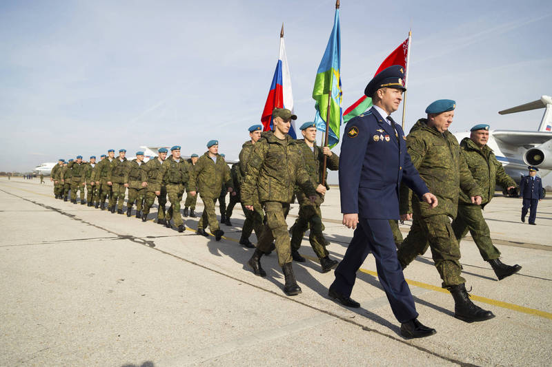 俄羅斯、白羅斯與塞爾維亞將舉行「斯拉夫手足2020」聯合軍演，今年在白羅斯境內，然而示威仍持續不斷，此時舉行多國軍演更顯敏感。圖為2016年的斯拉夫手足聯合軍演。（美聯社）