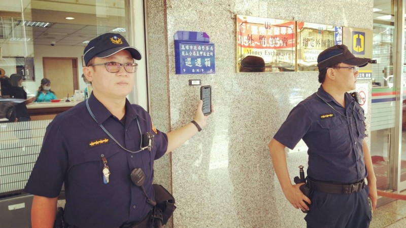 高市警察局9月起在鳳山警分局五甲派出所試辦電子簽巡。（記者黃佳琳翻攝）