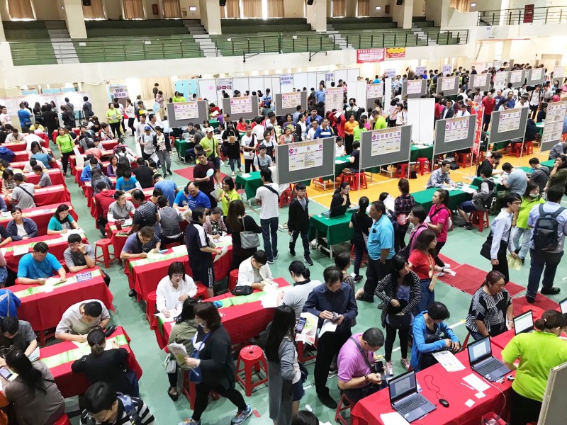 高雄市勞工局19日下午1點起在科學工藝博物館北館舉辦大型徵才活動，想求職民眾可多加利用。（圖／勞工局提供）