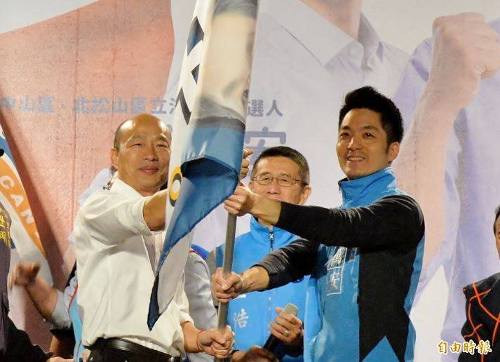名嘴邱明玉聲稱，有親韓人士暗示她韓國瑜（左）一定會參選台北市長。右為立委蔣萬安。（資料照）