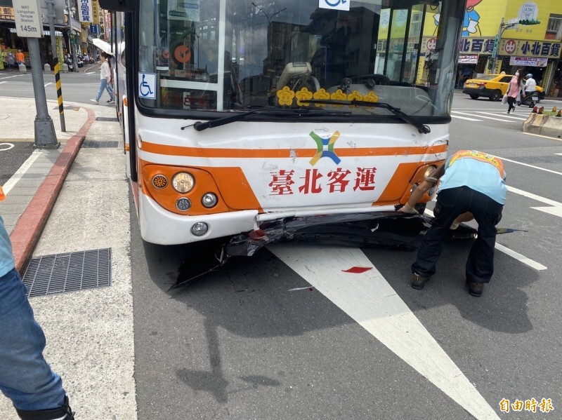 臺北客運公車。圖非肇事公車，與新聞無關。（資料照）