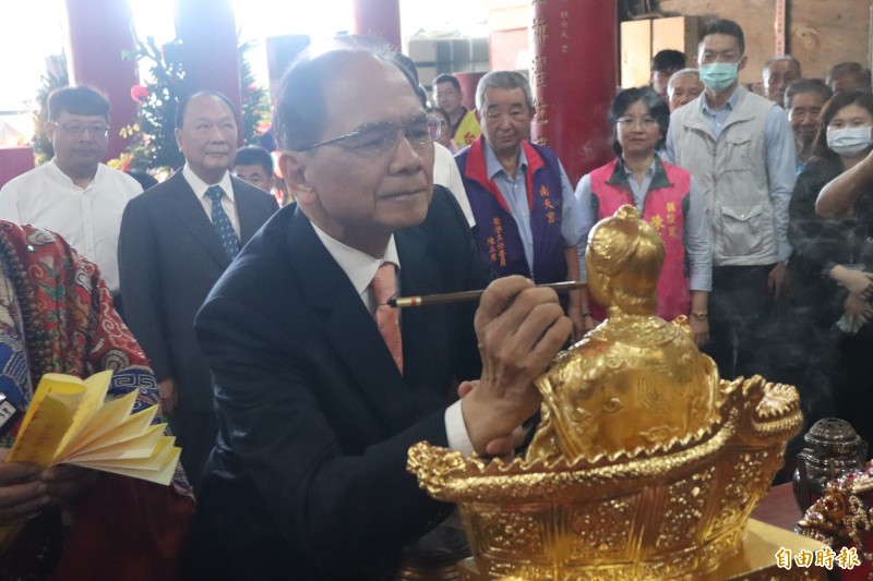 立法院長游錫堃今出席南方澳南天宮金媽祖安座入火開光點睛儀式。（記者林敬倫攝）