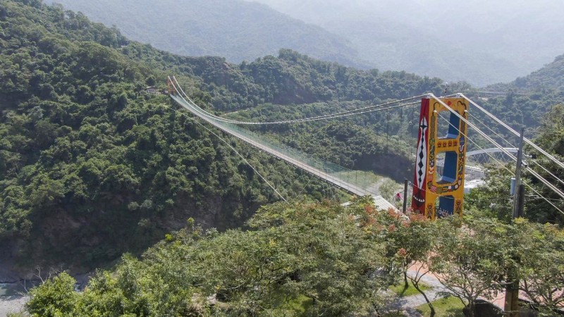 多納吊橋是是茂林的知名地標景點。（記者許麗娟翻攝）