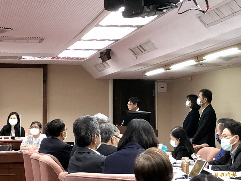 環保署長張子敬今天赴立法院衛環委員會備詢。（記者羅綺攝）